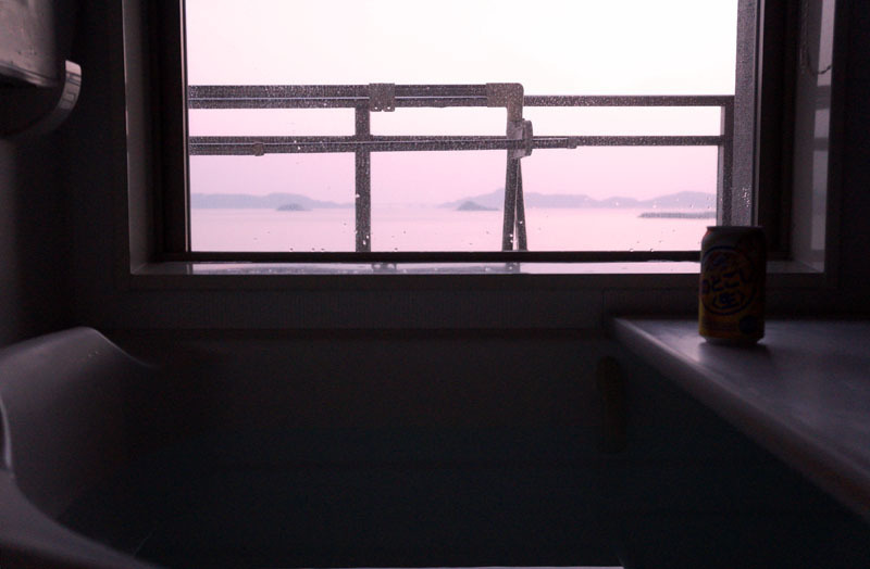 お風呂でビール.JPG