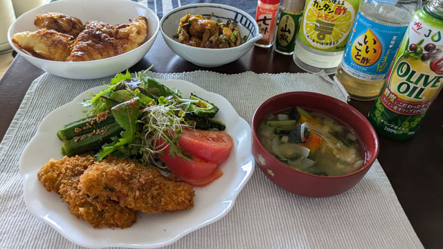 アジフライとサラダとクロワッサン.jpg