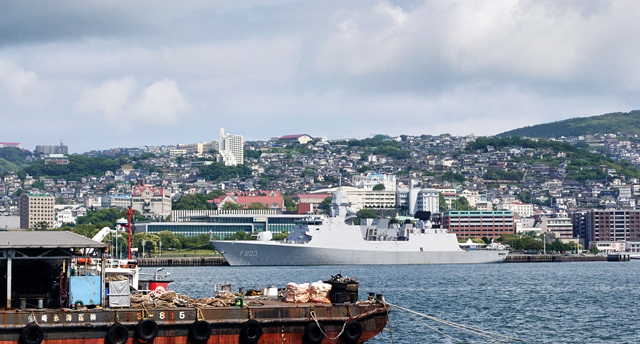オランダ海軍のフリゲート艦トロンプ（HNLMS Tromp、F803）が長崎に入港.JPG