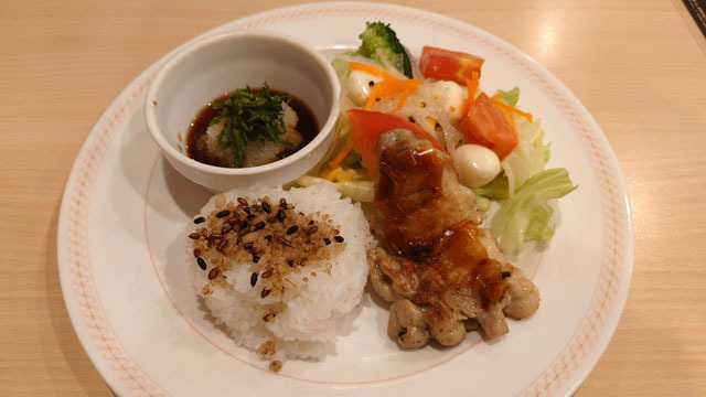 キヌアとサラダのバランスカフェプレート (2).JPG