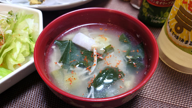 サトイモとエノキの味噌汁.JPG