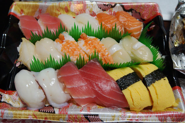 スーパーのお鮨 (2).JPG