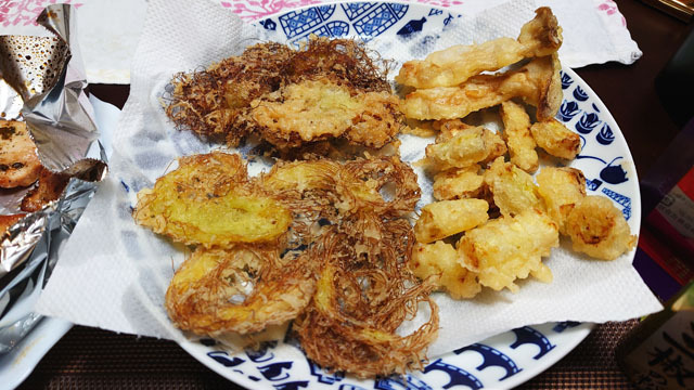 ヤングコーンのヒゲと茎とエリンギの天ぷら.JPG