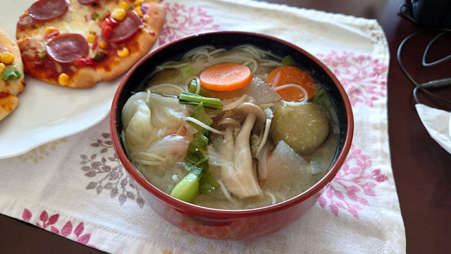 具沢山のお味噌汁のような素麺.JPG