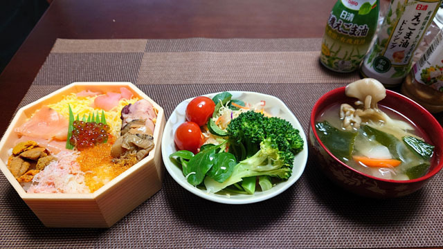 千歳線南千歳駅海鮮七福弁当 (2).JPG
