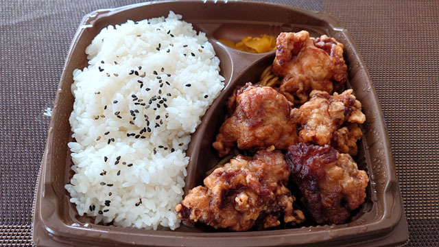 大盛りごはんかぼすポン酢で食べる唐揚げ弁当 (3).JPG