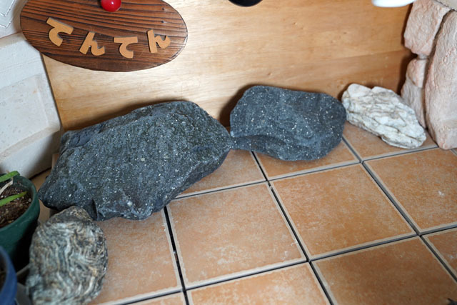 実家の石 (2).JPG