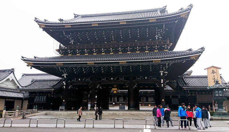 東本願寺 御影堂門.JPG