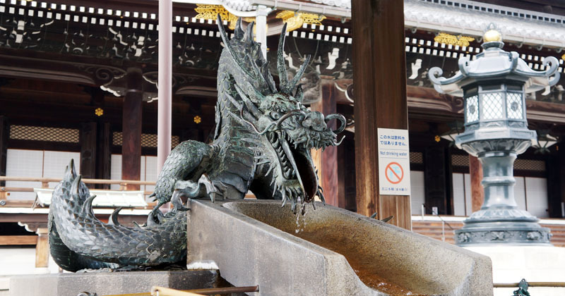 東本願寺 手水舎 龍 1.JPG