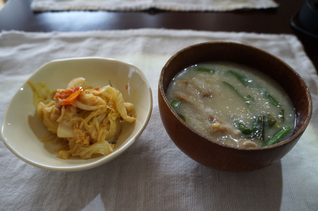 白菜のおひたしとレンコンのお味噌汁.JPG