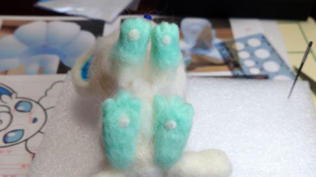 羊毛フェルトでアローラロコンを作る (1).JPG