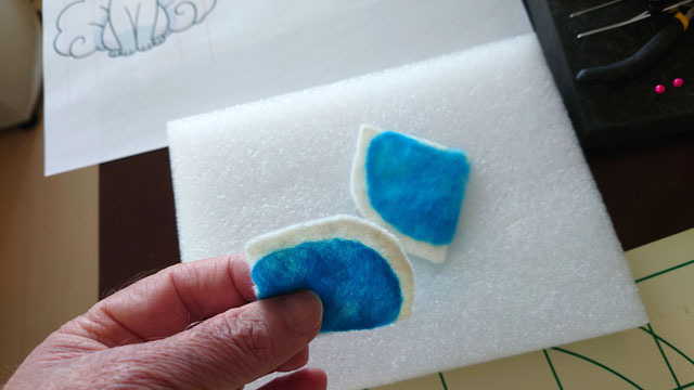 羊毛フェルトでアローラロコンを作る (3).JPG