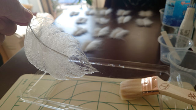 羊毛フェルトで羽根を作る (10).JPG