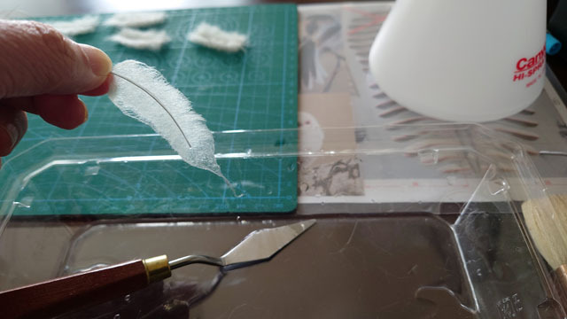 羊毛フェルトで羽根を作る (3).JPG