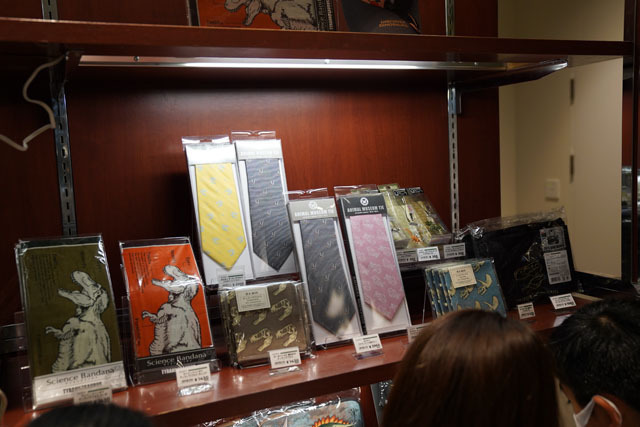 長崎市恐竜博物館-ミュージアムショップ (6).JPG