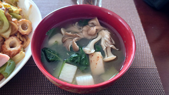 長芋と小松菜とマイタケのお味噌汁.JPG